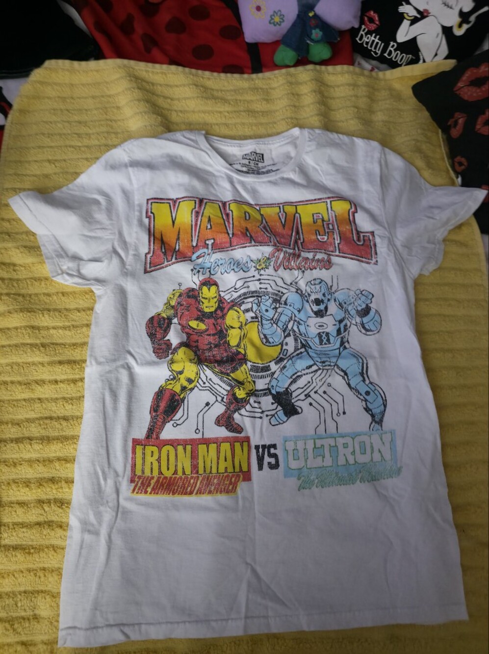Marvel White Iron Man vs Ultron Short Sleeve Graphic Tee